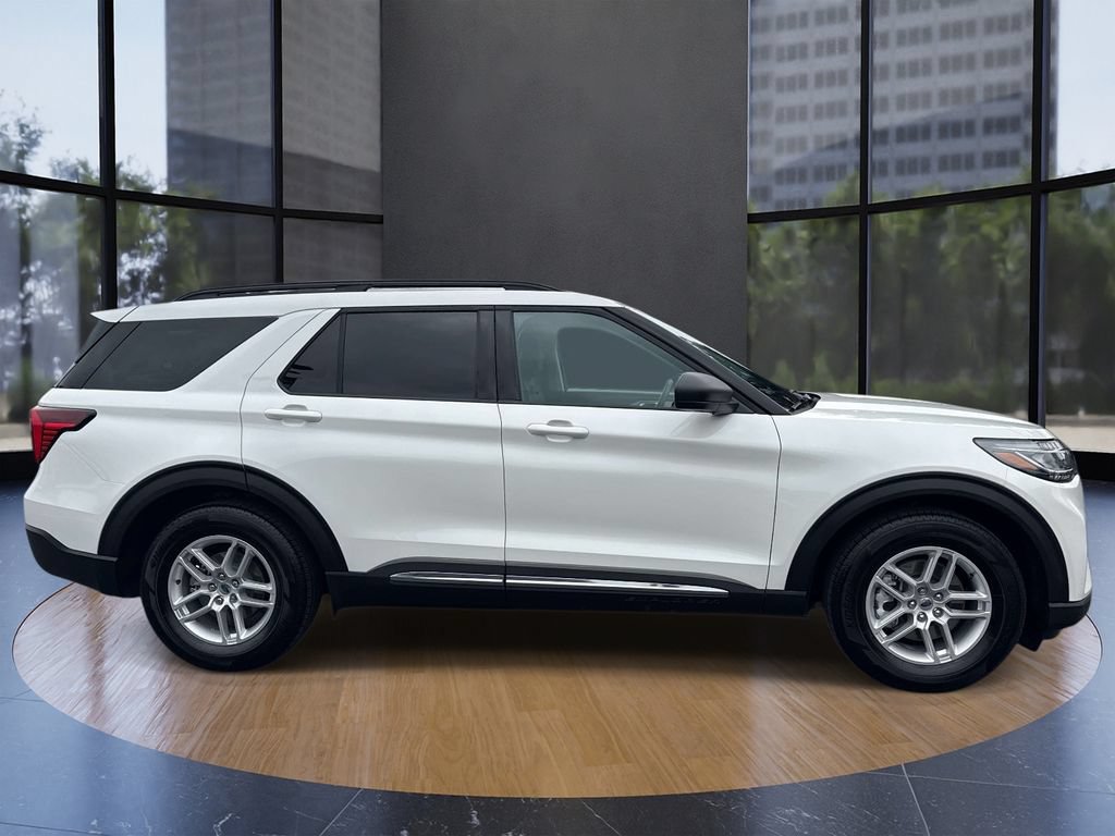 Used 2025 Ford Explorer Active w/ Active Comfort Package RWD image 2