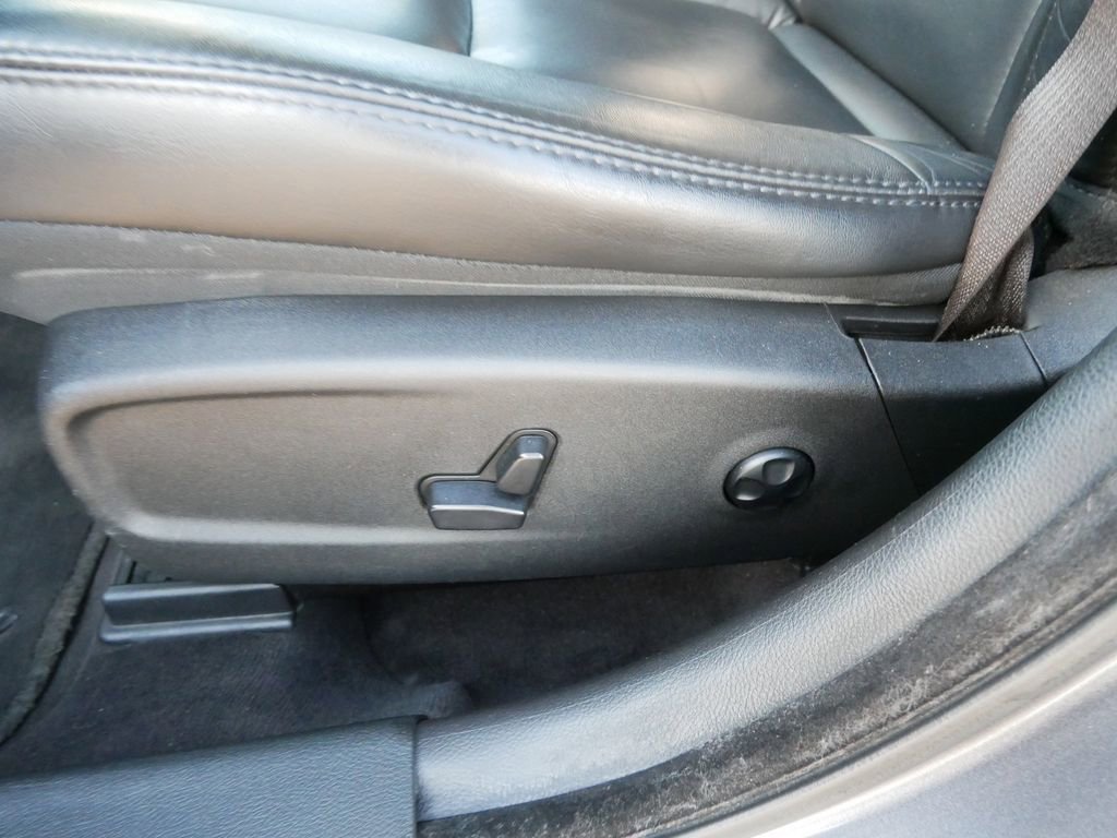 Used 2017 Chrysler 300 Limited AWD/4WD image 13