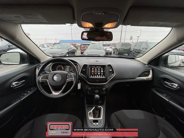 Used 2017 Jeep Cherokee Latitude w/ Comfort & Sound Group image 19