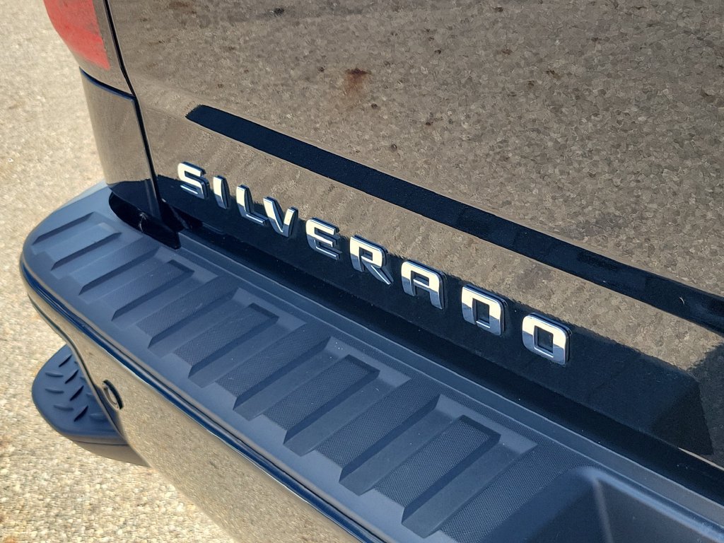 Used 2018 Chevrolet Silverado 1500 LT w/ All Star Edition AWD/4WD image 36