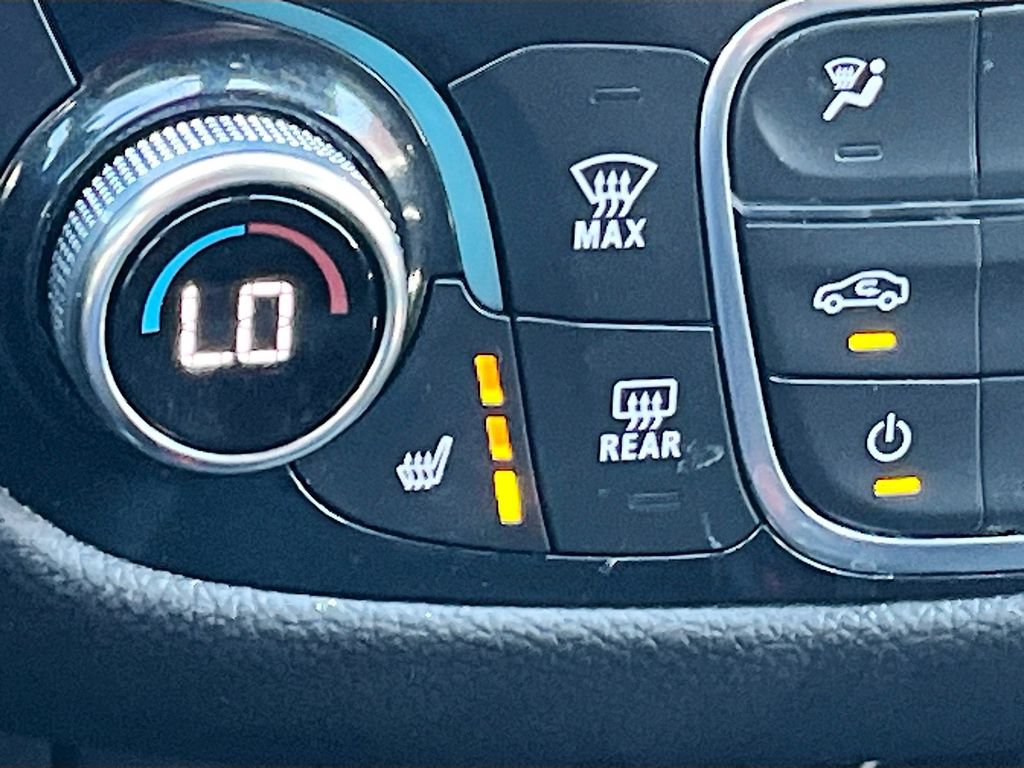 Used 2024 Chevrolet Equinox Premier AWD/4WD image 21