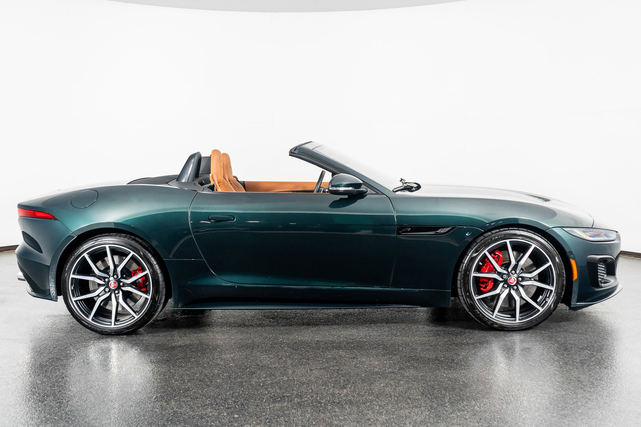 Used 2023 Jaguar F-TYPE R image 5