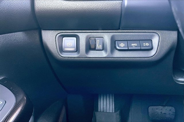 Used 2022 GMC Acadia AT4 w/ Technology Package image 16