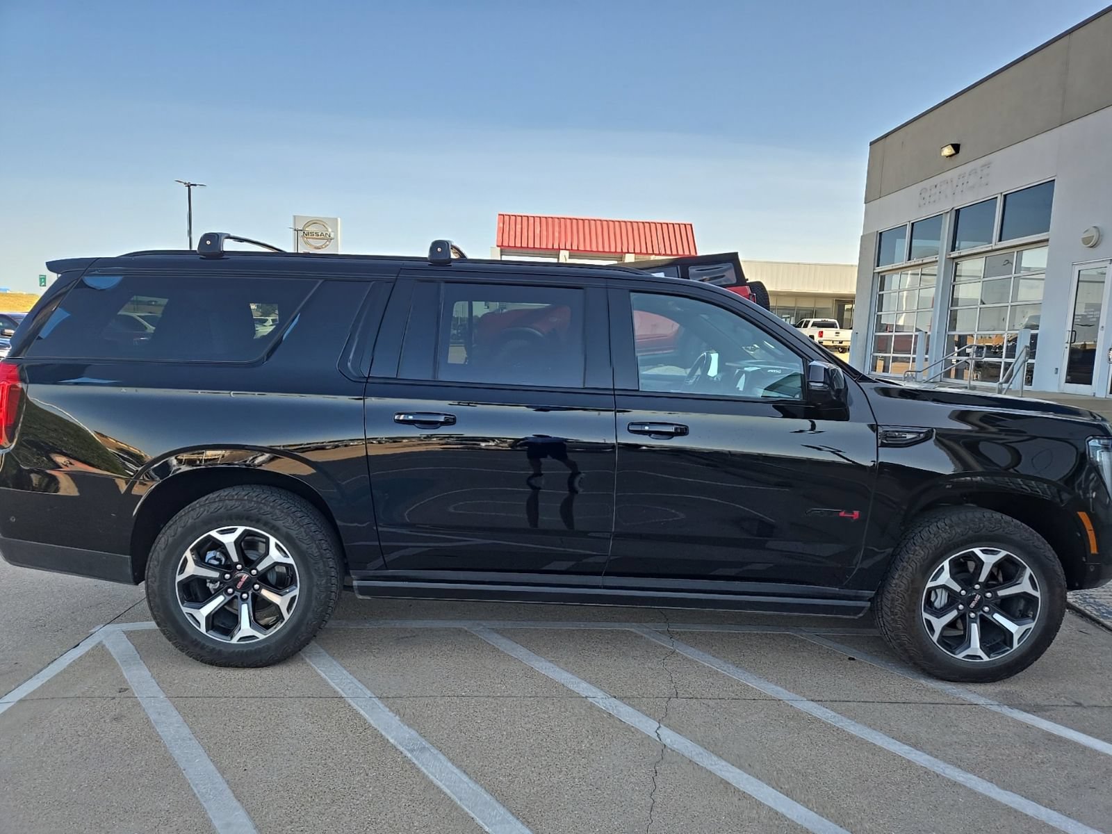 Used 2026 GMC Yukon XL AT4 w/ AT4 Premium Plus Package AWD/4WD image 5