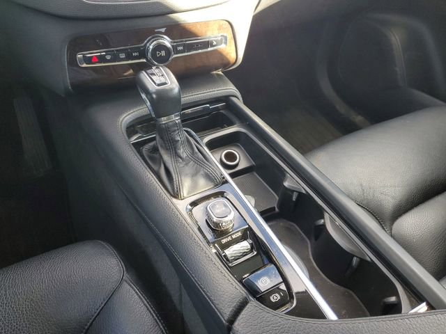Used 2016 Volvo XC90 T6 Momentum w/ Momentum Plus Package image 29