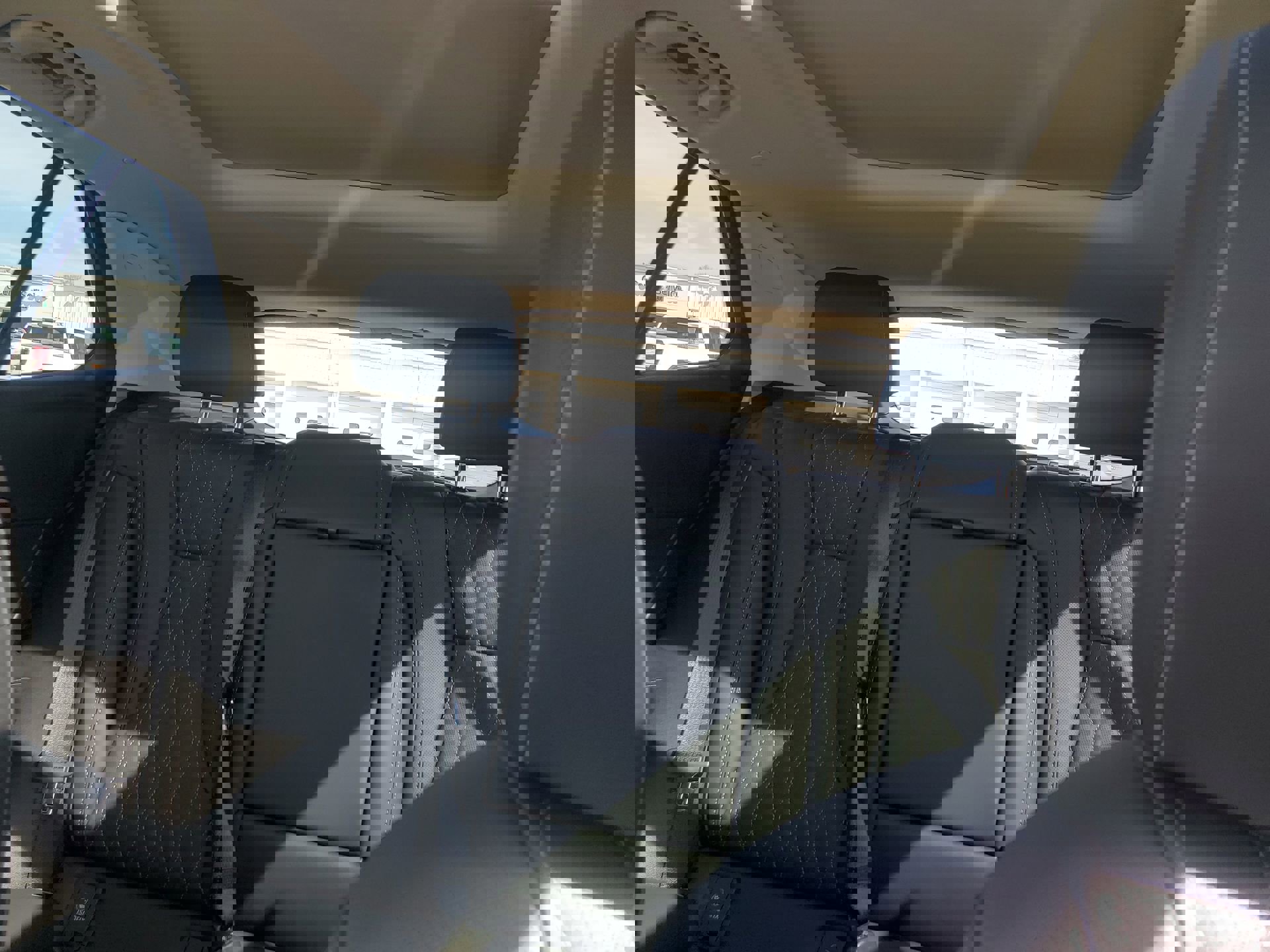 Used 2023 Buick Envision Avenir image 29