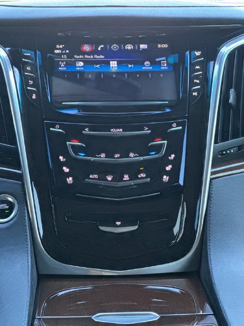 Used 2020 Cadillac Escalade Luxury AWD/4WD image 21