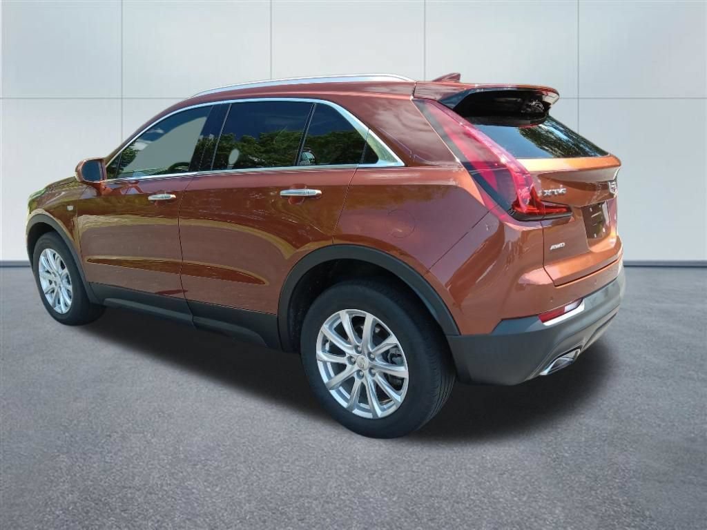 Used 2019 Cadillac XT4 Luxury w/ Cold Weather Package AWD/4WD image 3