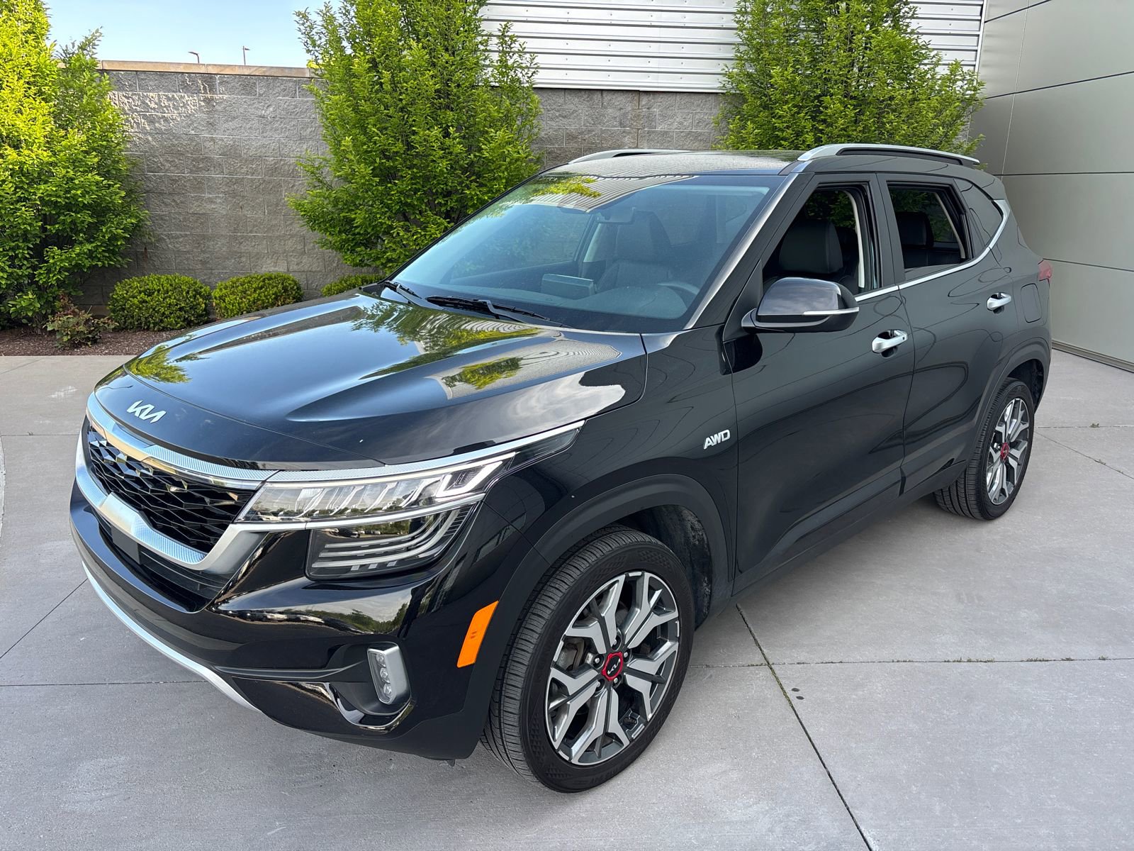 Used 2023 Kia Seltos SX w/ SX Sunroof Package AWD/4WD image 1
