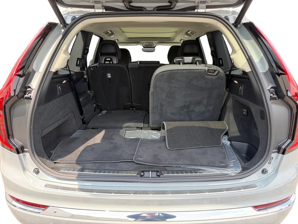 Certified 2026 Volvo XC90 T8 Plus w/ Protection Package Premier AWD/4WD image 11