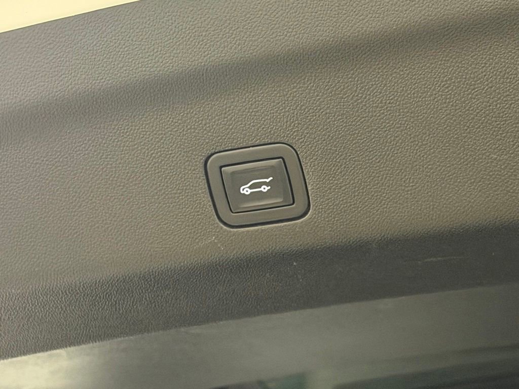 Certified 2023 Chevrolet Suburban LT AWD/4WD image 15