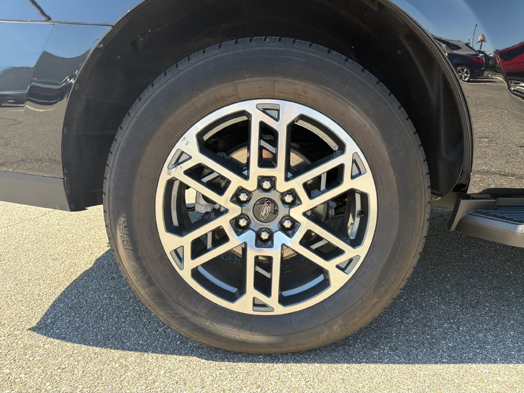 Used 2025 Ford Expedition Active AWD/4WD image 17