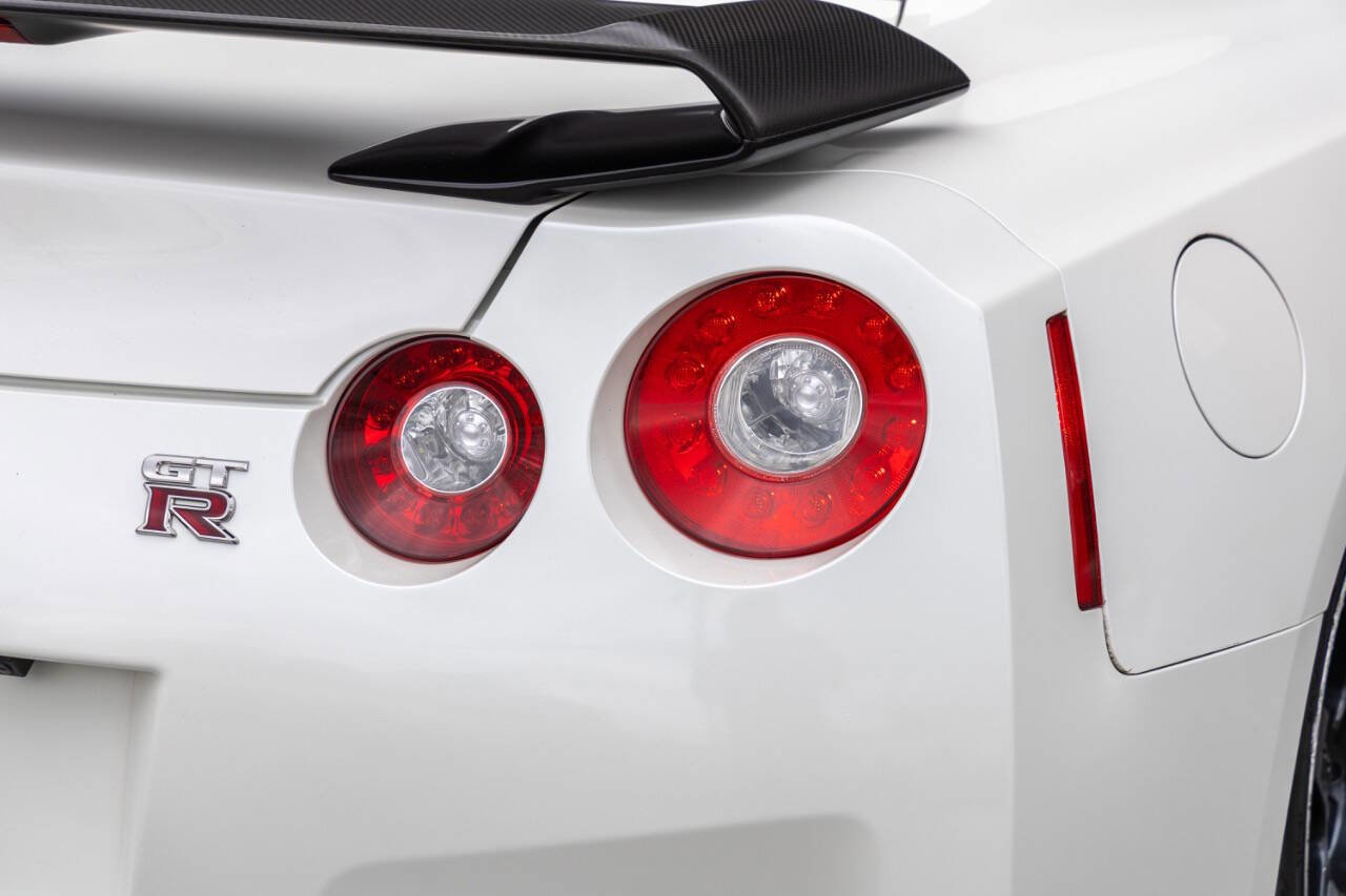 Used 2014 Nissan GT-R Black Edition AWD/4WD image 15