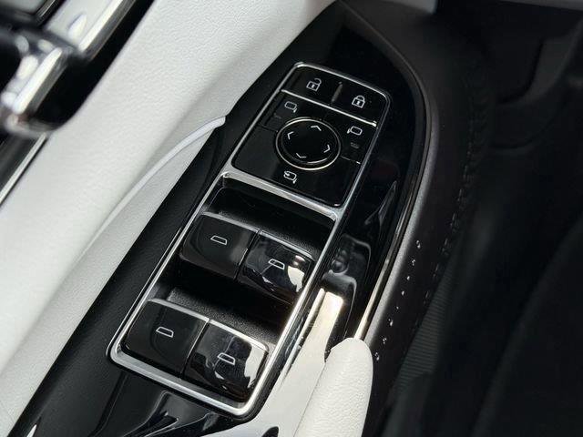 New 2025 Cadillac Lyriq Luxury image 18