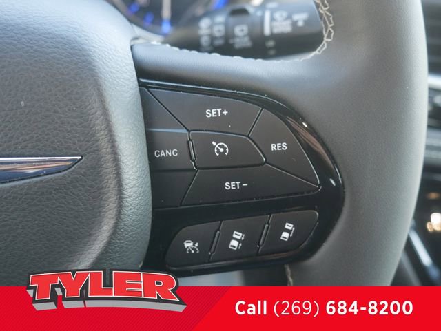 Certified 2025 Chrysler Pacifica Limited image 29