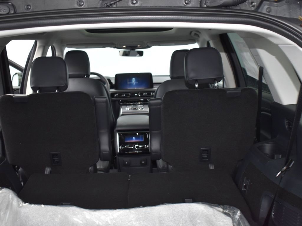 Used 2025 Lincoln Aviator AWD w/ Jet Appearance Package image 10