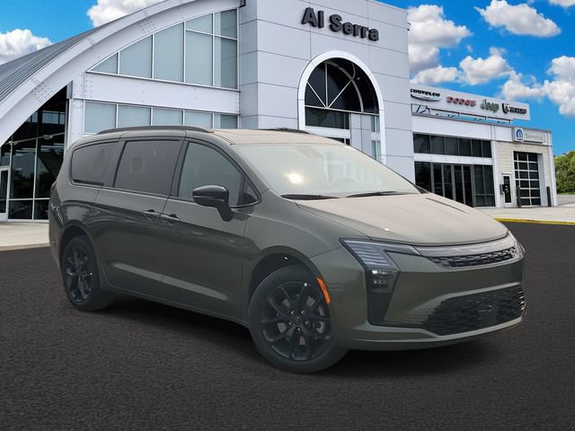 New 2027 Chrysler Pacifica Limited w/ Family Tech Group AWD/4WD image 1