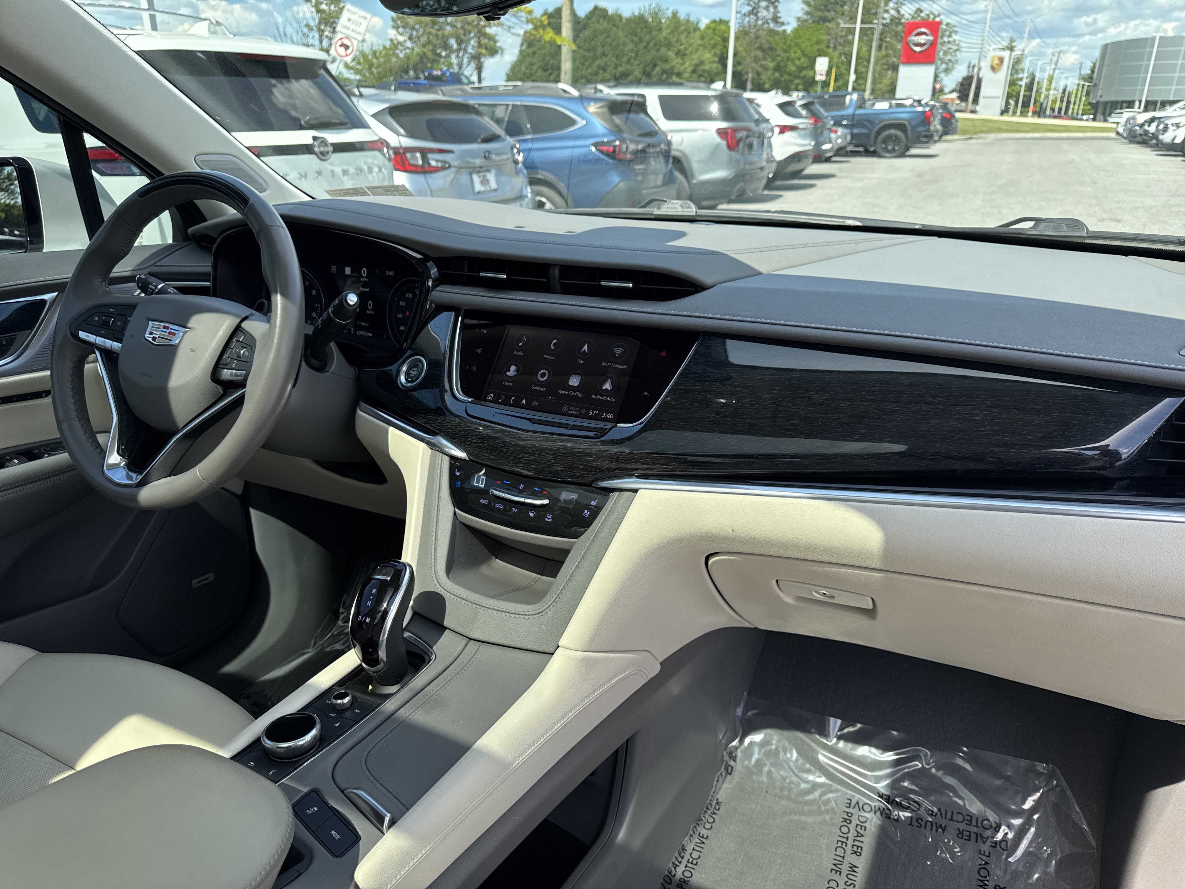 Used 2022 Cadillac XT6 Premium Luxury w/ Technology Package AWD/4WD image 17