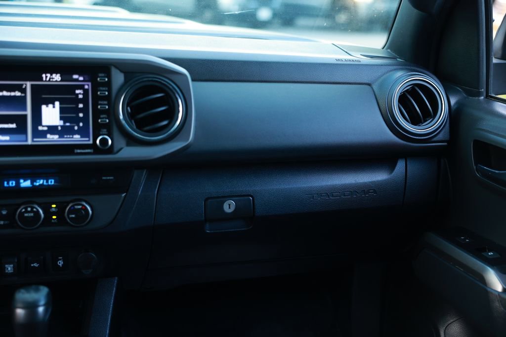 Used 2022 Toyota Tacoma TRD Sport w/ Technology Package image 29