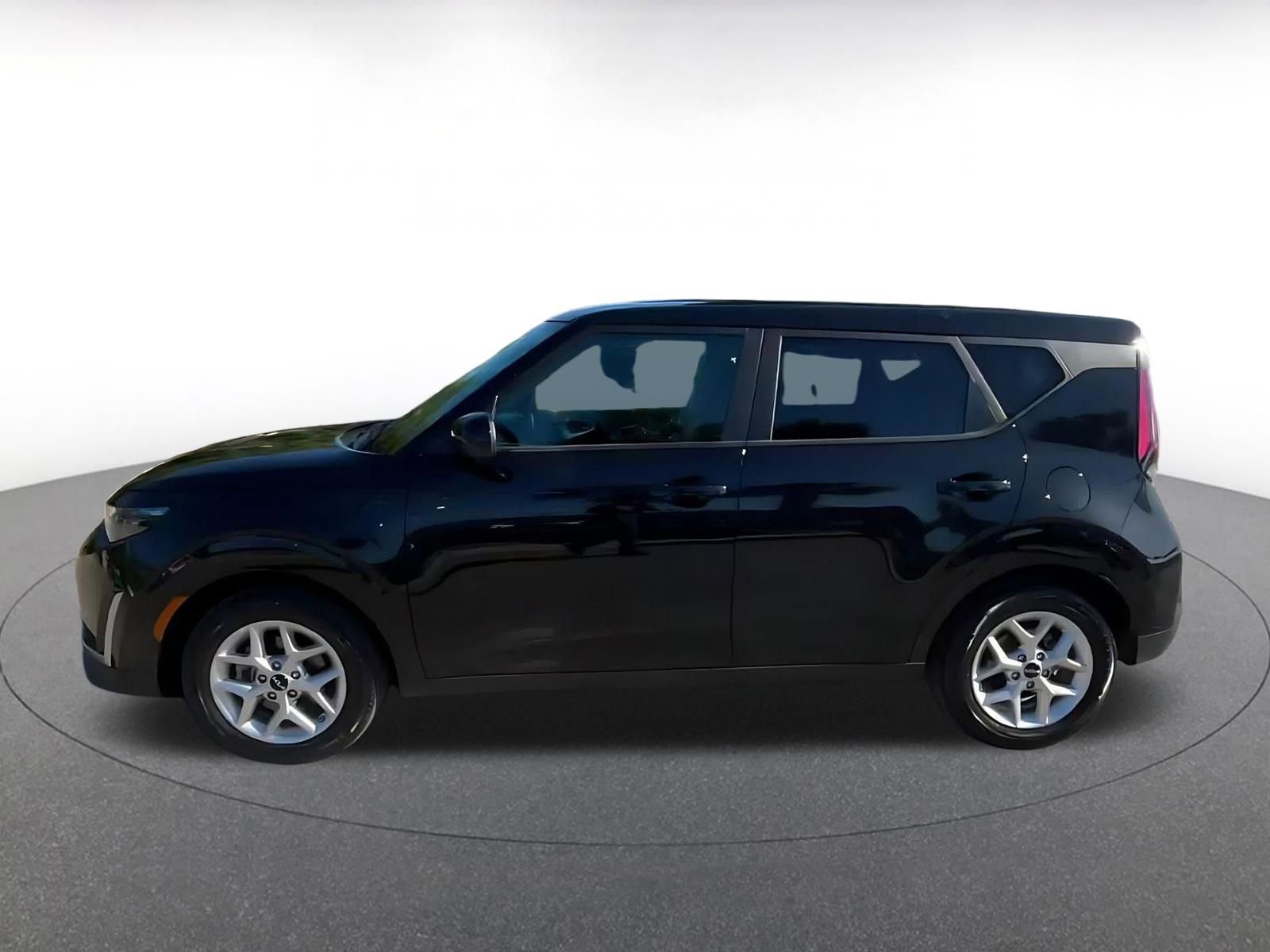 Used 2025 Kia Soul LX w/ LX Technology Package image 9