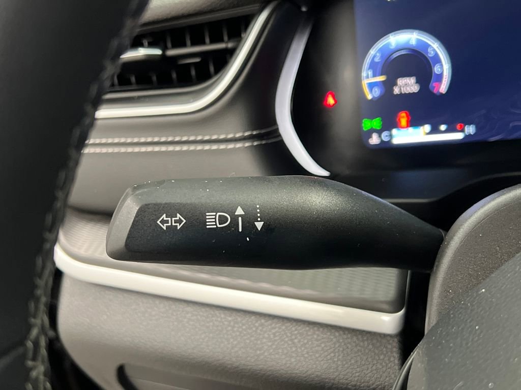 Used 2024 Jeep Grand Cherokee Altitude image 44