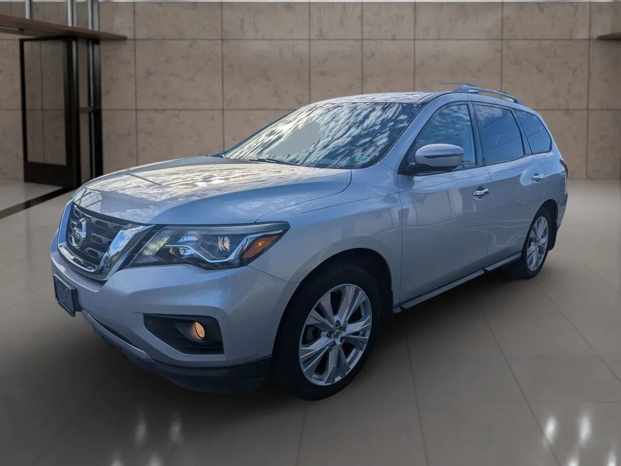 Used 2018 Nissan Pathfinder SL w/ SL Premium Package AWD/4WD image 1