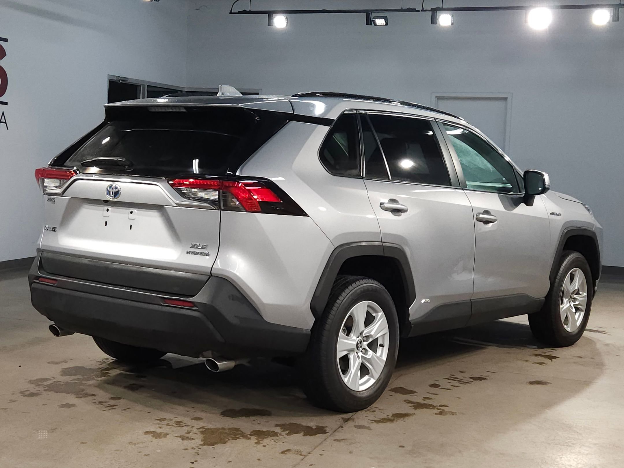 Used 2020 Toyota RAV4 XLE w/ Convenience Package image 7