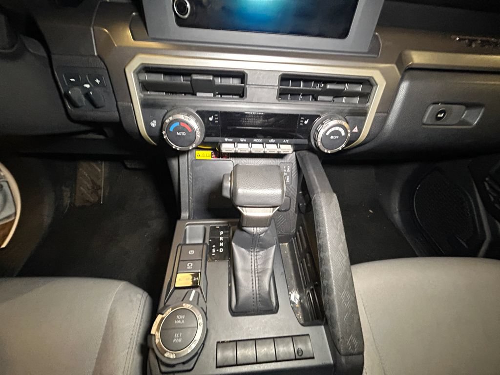 Used 2024 Toyota Tacoma SR5 AWD/4WD image 11