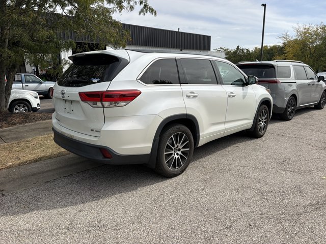 Used 2017 Toyota Highlander SE AWD/4WD image 10
