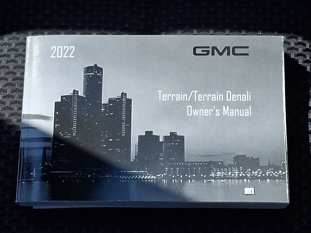 Used 2022 GMC Terrain SLE image 25