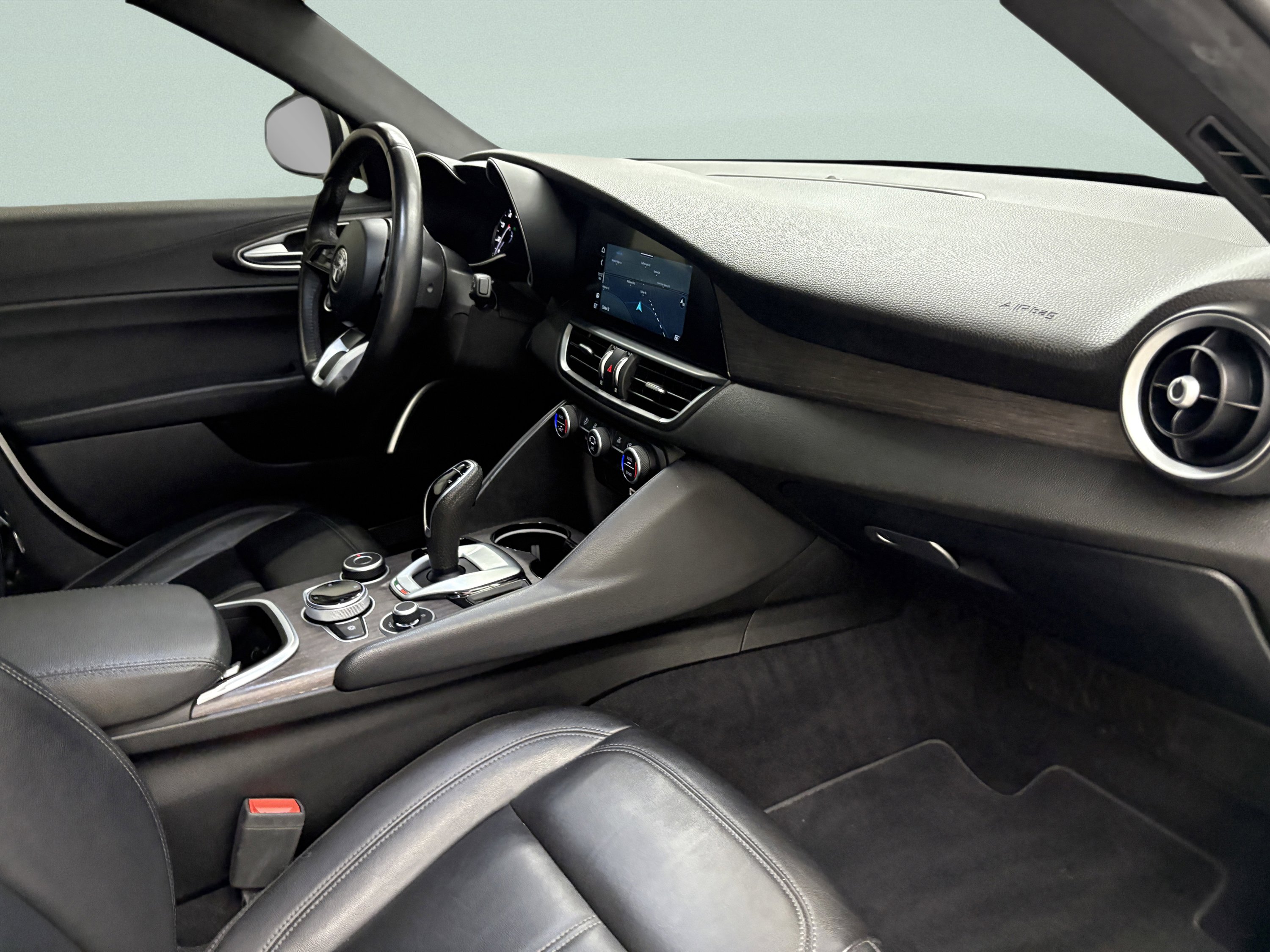 Used 2022 Alfa Romeo Giulia Ti image 15