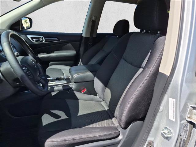 Used 2018 Nissan Pathfinder SV w/ SV Tech Package FWD image 16