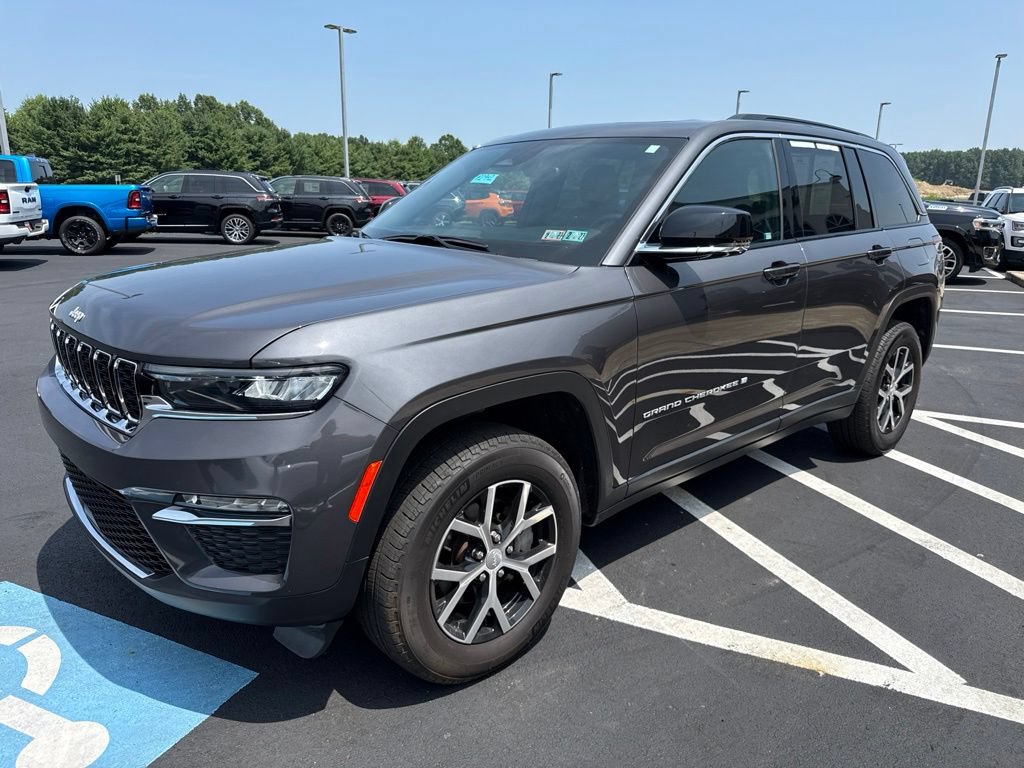 Used 2024 Jeep Grand Cherokee Limited w/ Trailer Tow Package AWD/4WD image 4