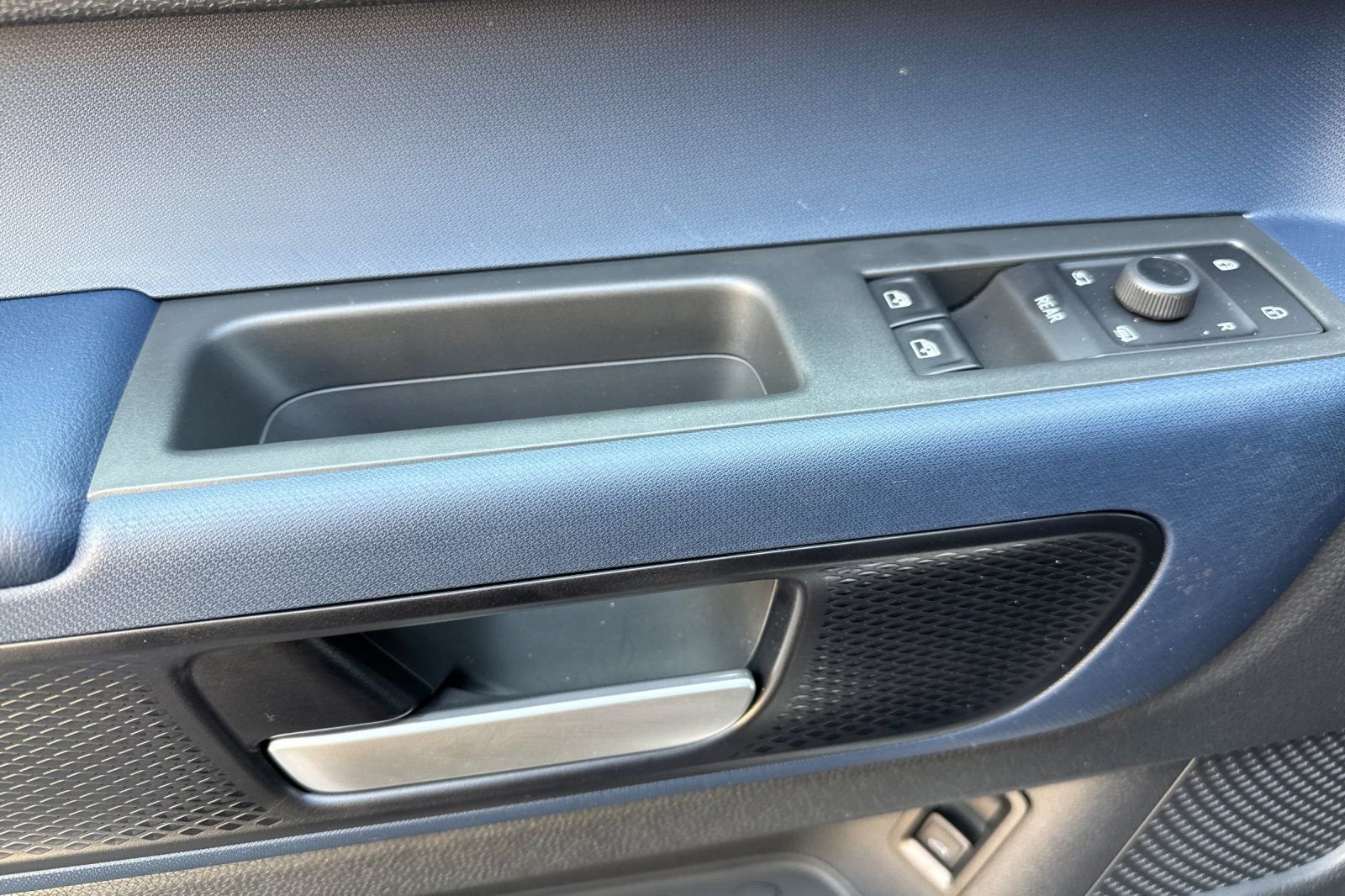 New 2025 Volkswagen ID. Buzz Pro S RWD image 11