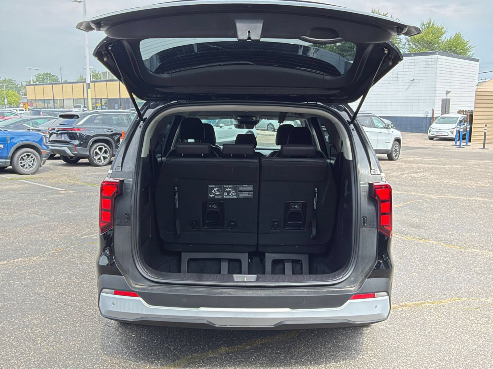 Used 2026 Kia Carnival FWD image 28