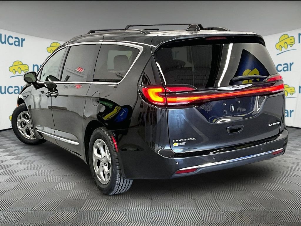 Used 2023 Chrysler Pacifica Limited FWD image 4