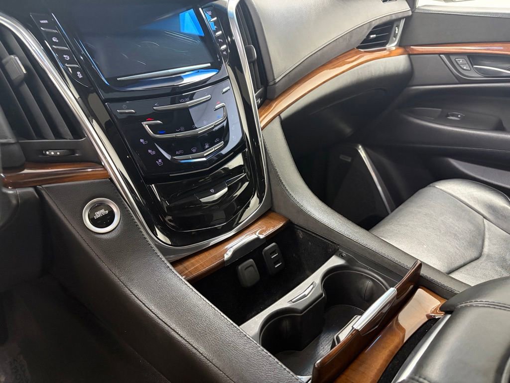 Used 2017 Cadillac Escalade ESV Luxury AWD/4WD image 23