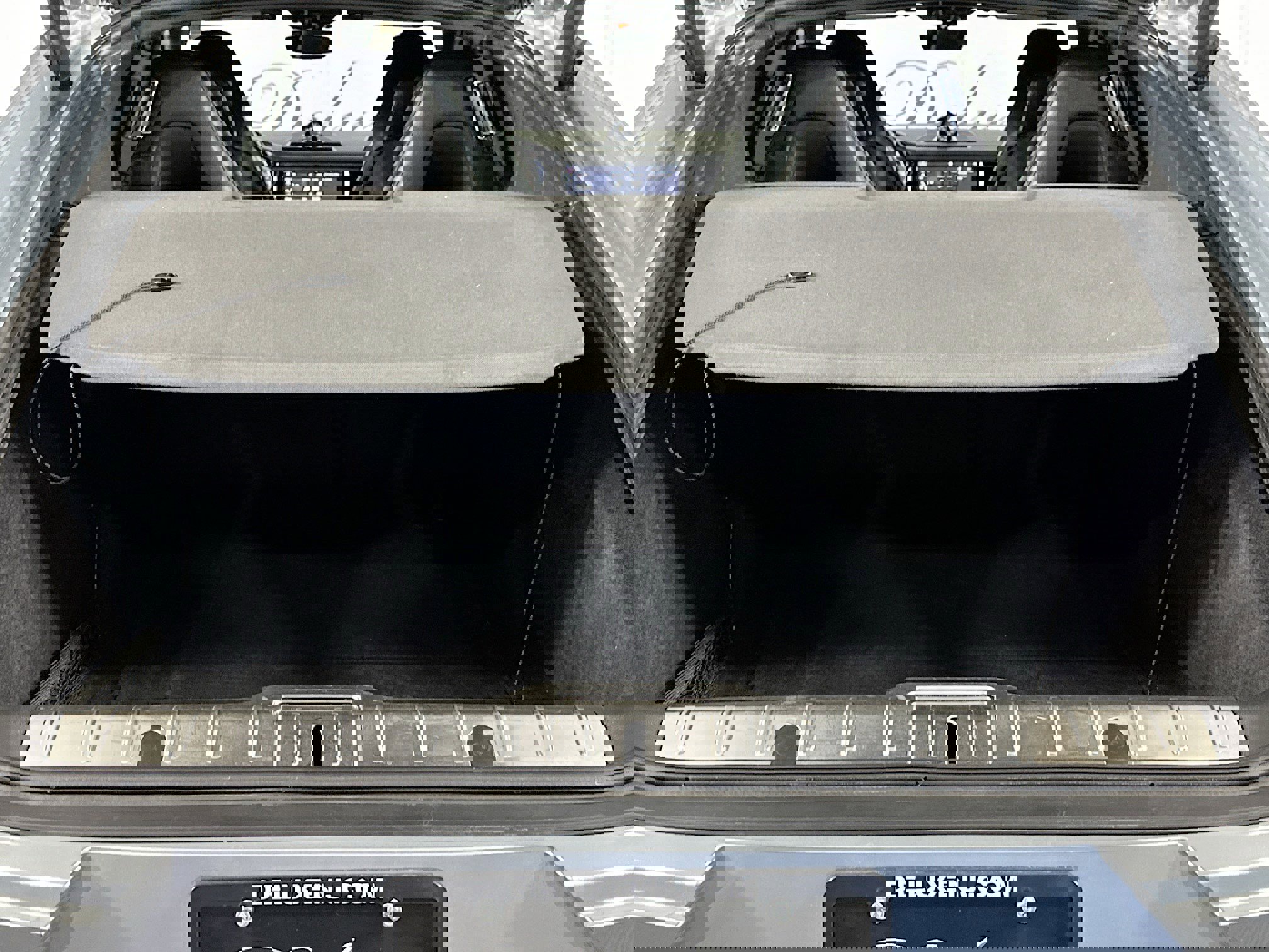 Used 2018 Porsche Panamera 4 image 25