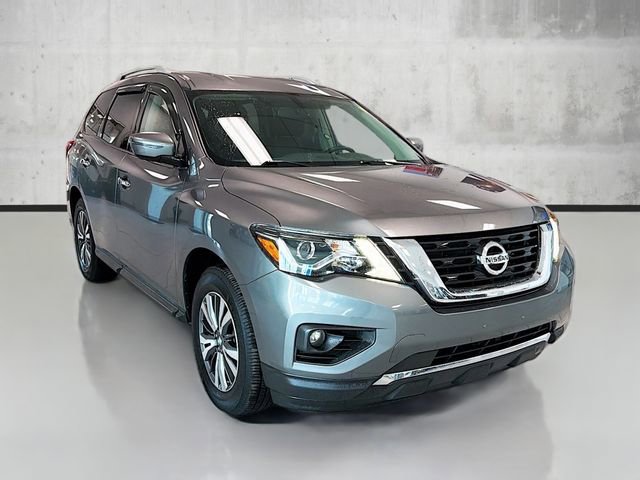 Used 2017 Nissan Pathfinder SV image 3