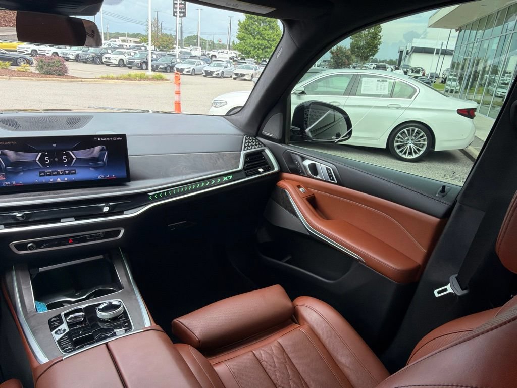 Used 2025 BMW X7 xDrive40i w/ M Sport Package AWD/4WD image 29