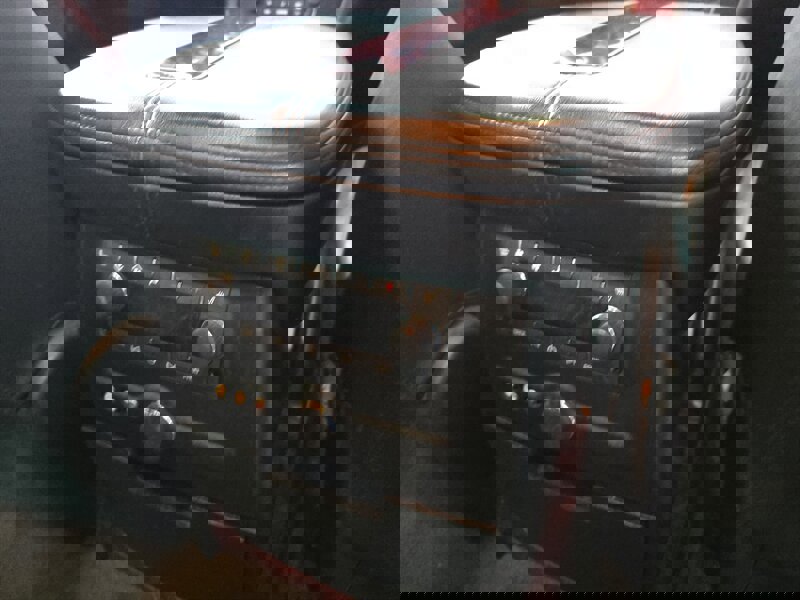 Used 2011 Cadillac Escalade ESV Luxury image 25