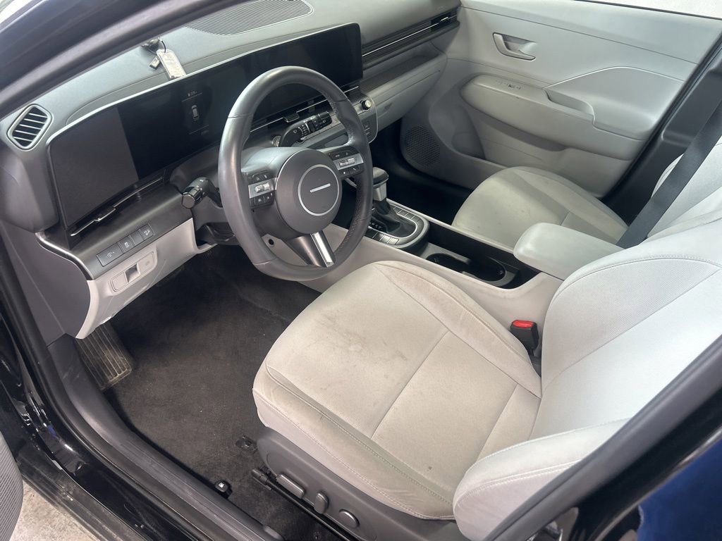 Used 2025 Hyundai Kona SEL FWD image 2