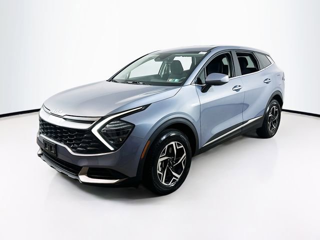 Used 2025 Kia Sportage LX image 3
