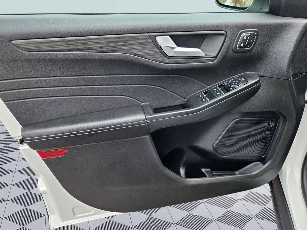 Used 2023 Ford Escape SE w/ PHEV Premium Package image 10