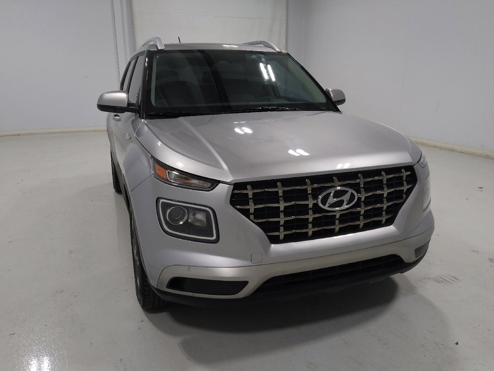 Used 2025 Hyundai Venue SEL FWD image 14
