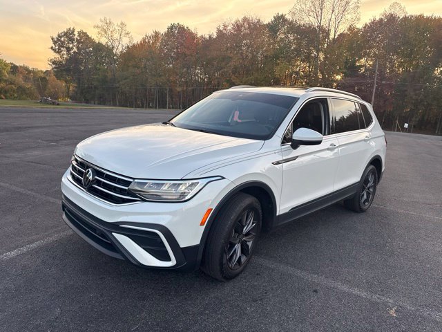Used 2023 Volkswagen Tiguan SE AWD/4WD image 1