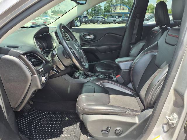 Used 2020 Jeep Cherokee Trailhawk AWD/4WD image 3