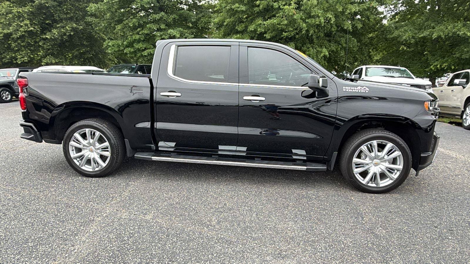 Used 2020 Chevrolet Silverado 1500 High Country w/ Technology Package AWD/4WD image 8