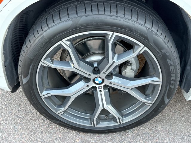 Used 2019 BMW X5 xDrive40i w/ M Sport Package AWD/4WD image 3