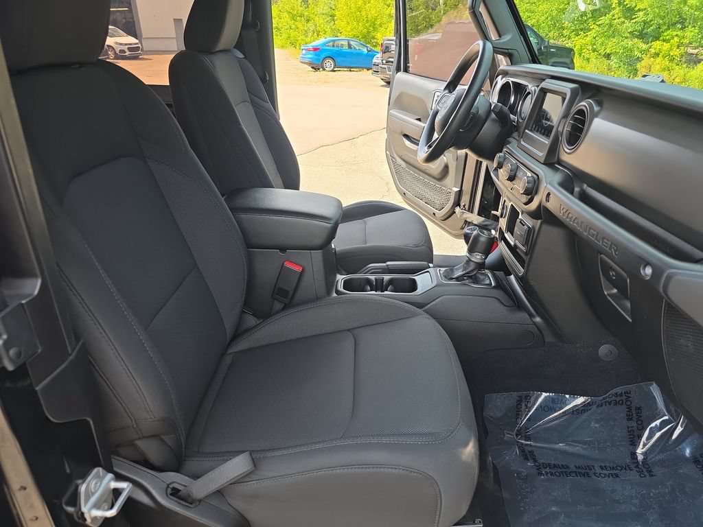 Used 2022 Jeep Wrangler Sport AWD/4WD image 10